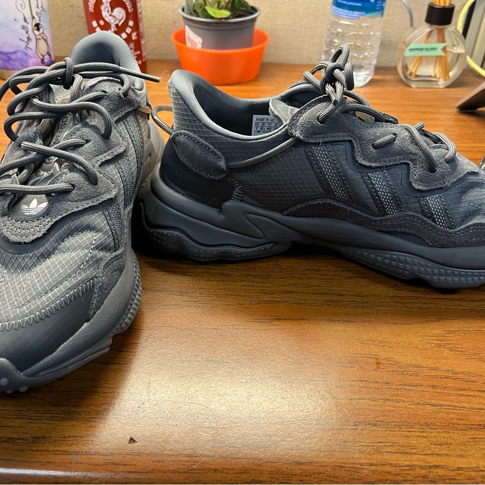 Oswego Adidias men’s shoes